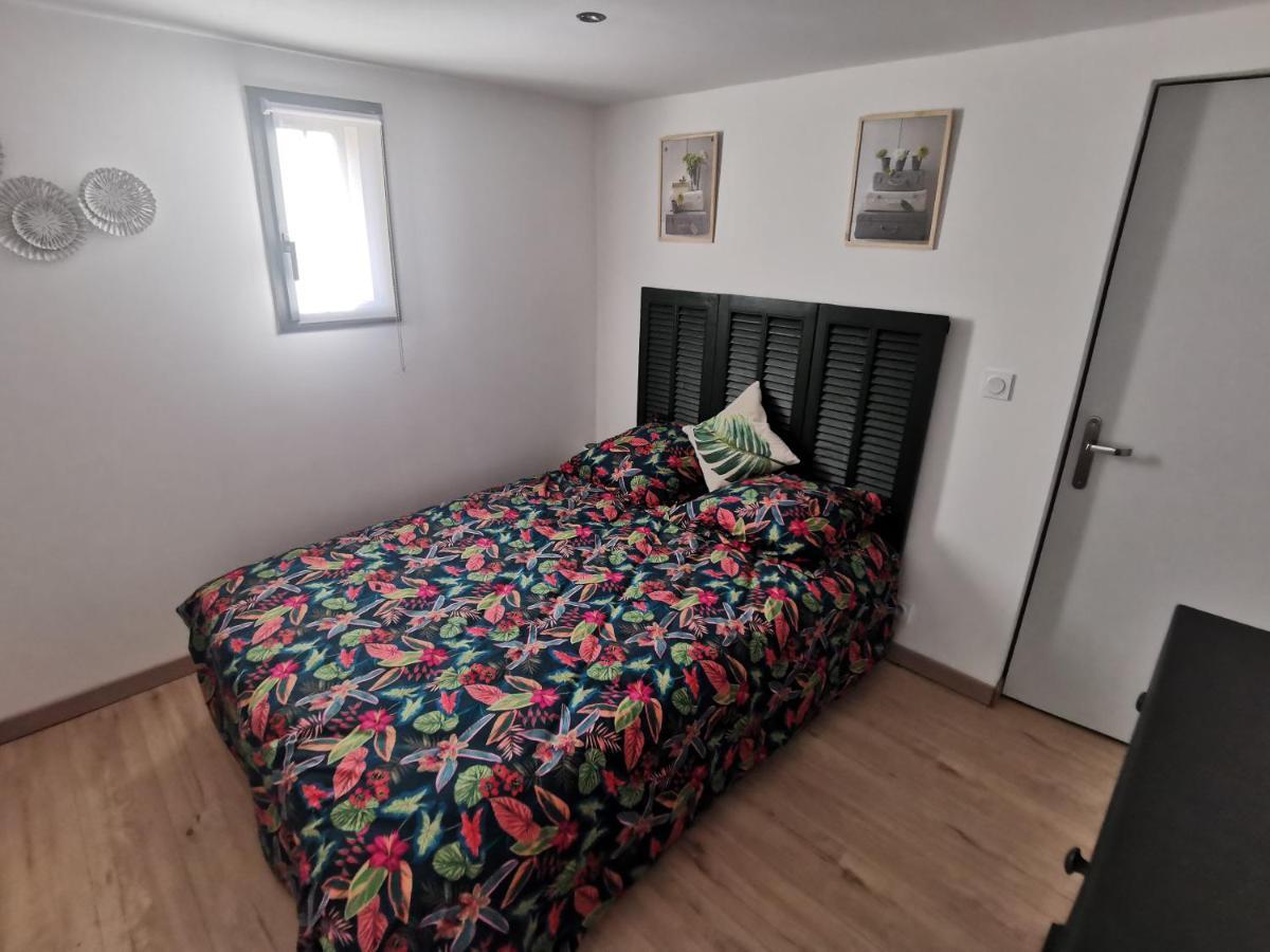 Gite 2 Chambres Avec Piscine Sernhac Екстер'єр фото