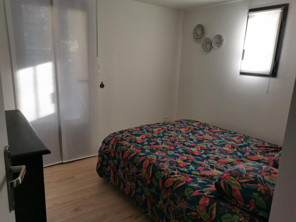 Gite 2 Chambres Avec Piscine Sernhac Екстер'єр фото