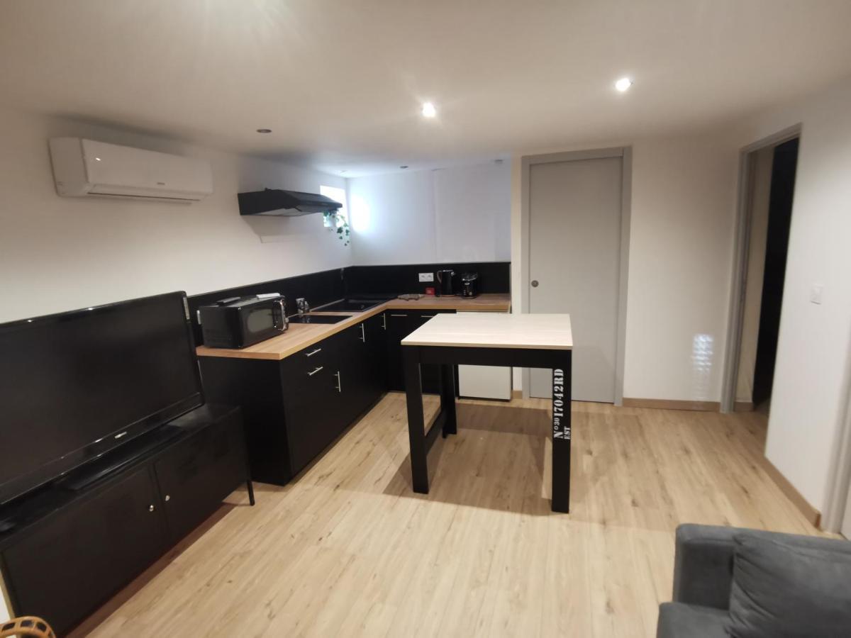 Gite 2 Chambres Avec Piscine Sernhac Екстер'єр фото