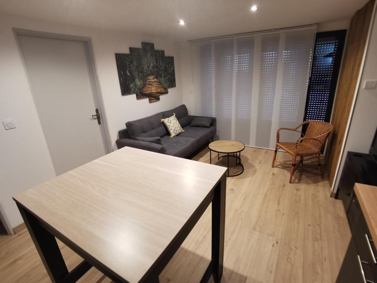 Gite 2 Chambres Avec Piscine Sernhac Екстер'єр фото